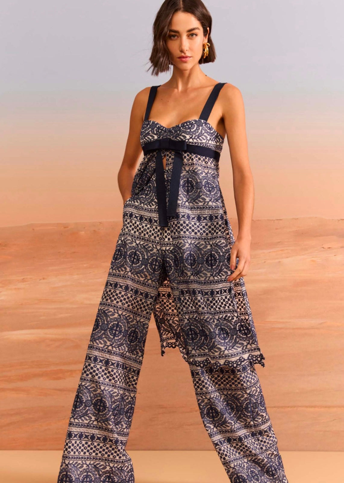 Conjunto Camisa tiritas y pantalón