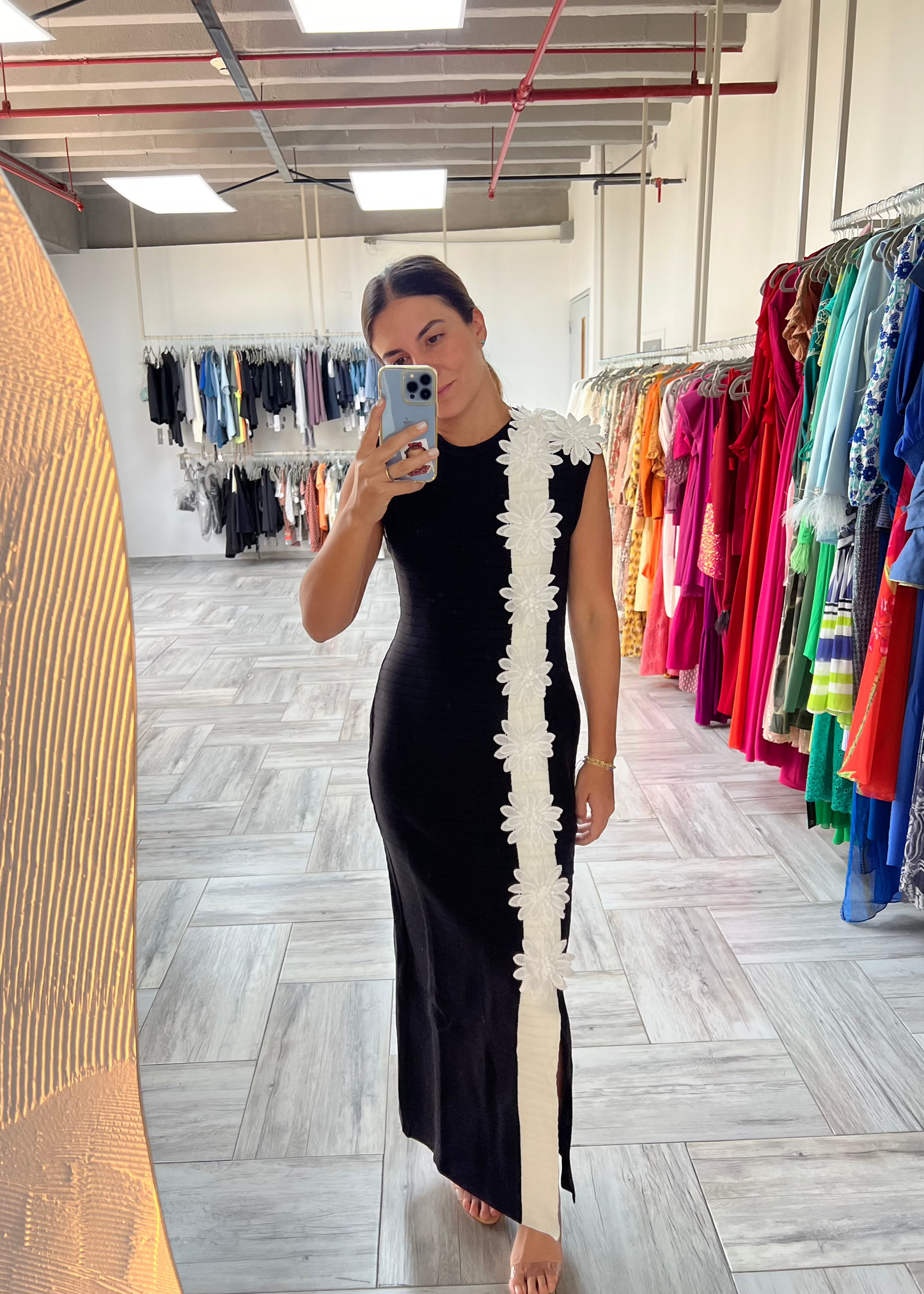 Vestido tricot midi aplique flores