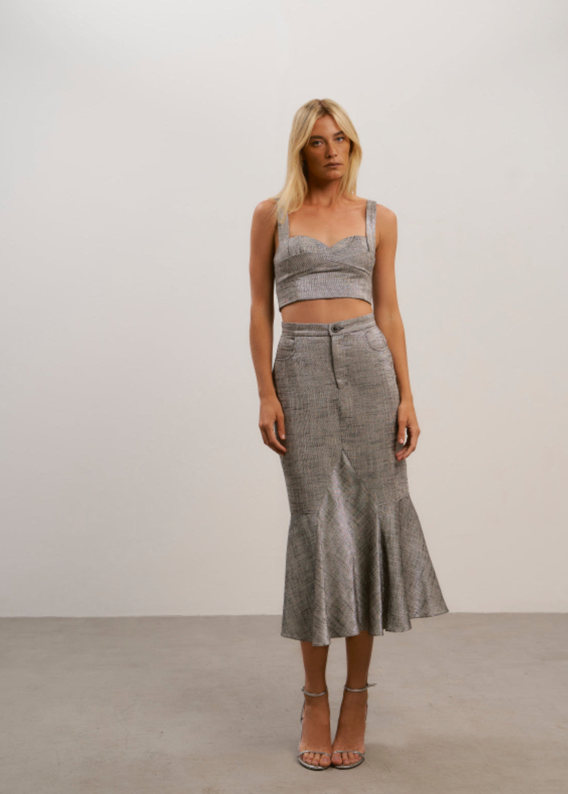 Conjunto metalizado top y falda midi