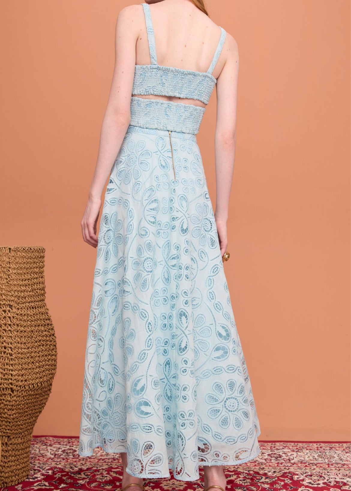 Conjunto crop top lazo y falda encaje