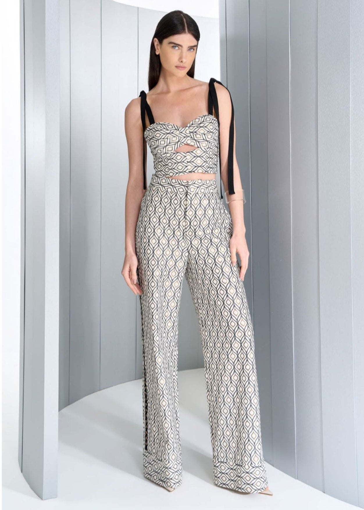 Conjunto Ilhos Crop Top y Pantalon