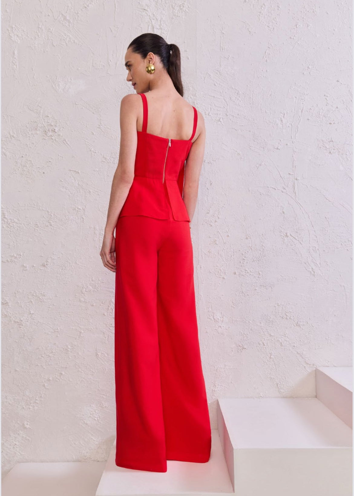 Braga con capa y volante