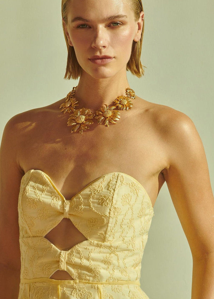 Vestido strapless midi encaje