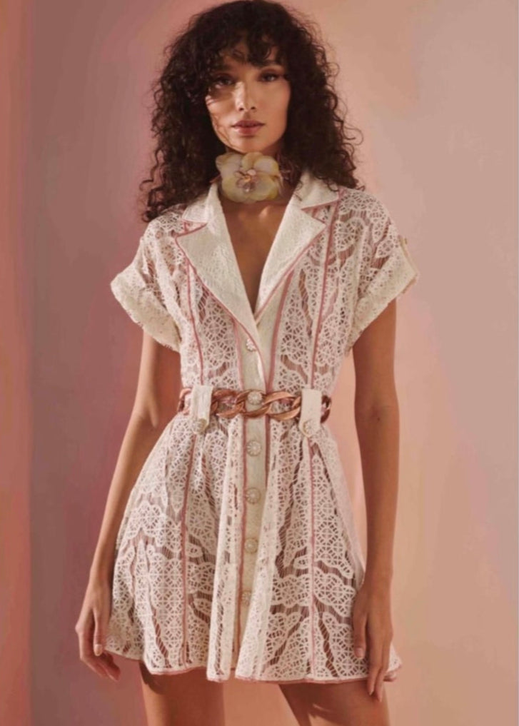 Vestido encaje con cinturón