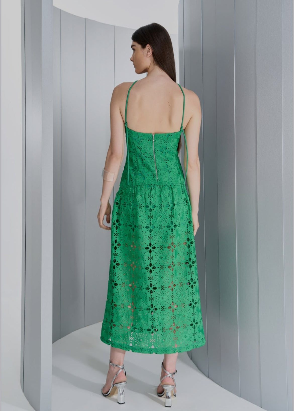 Vestido midi halter encaje