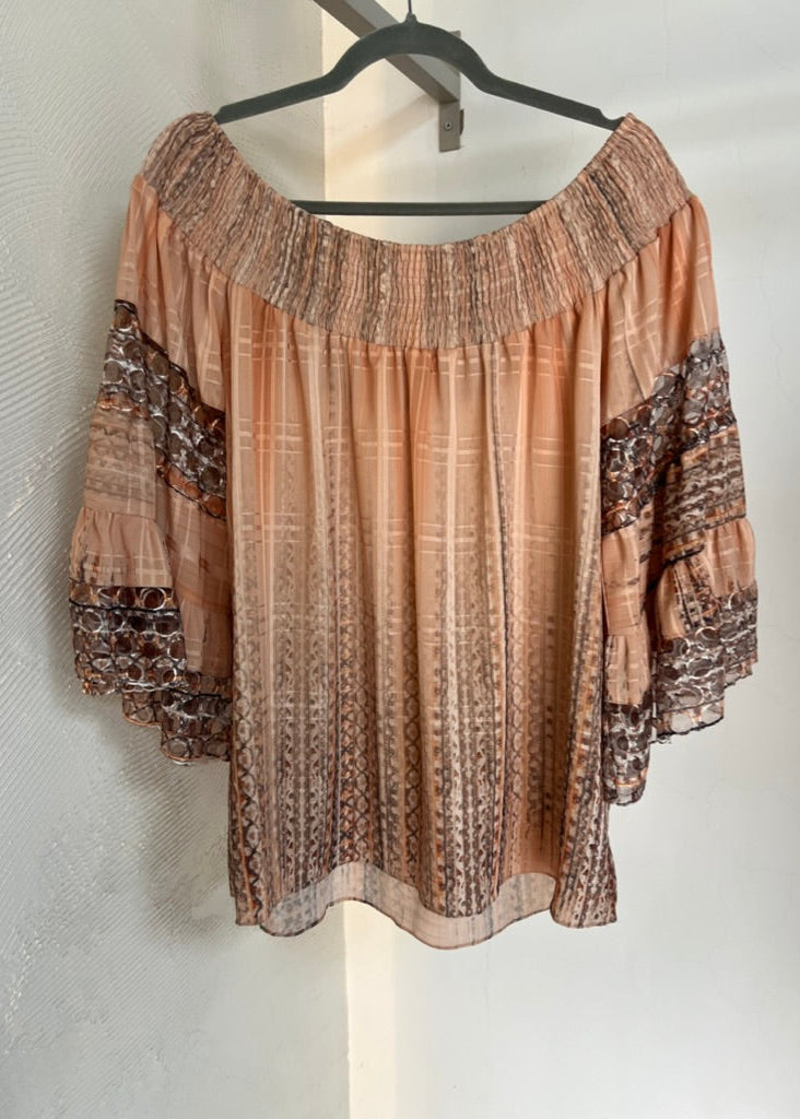 Blusa off shoulder estampada círculos