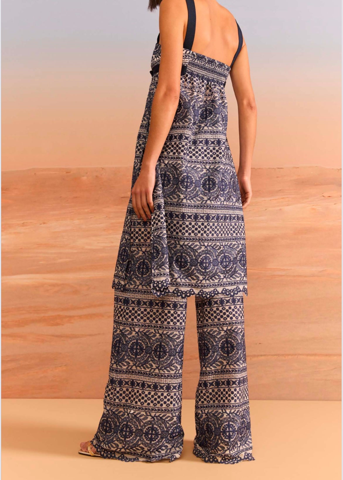 Conjunto Camisa tiritas y pantalón