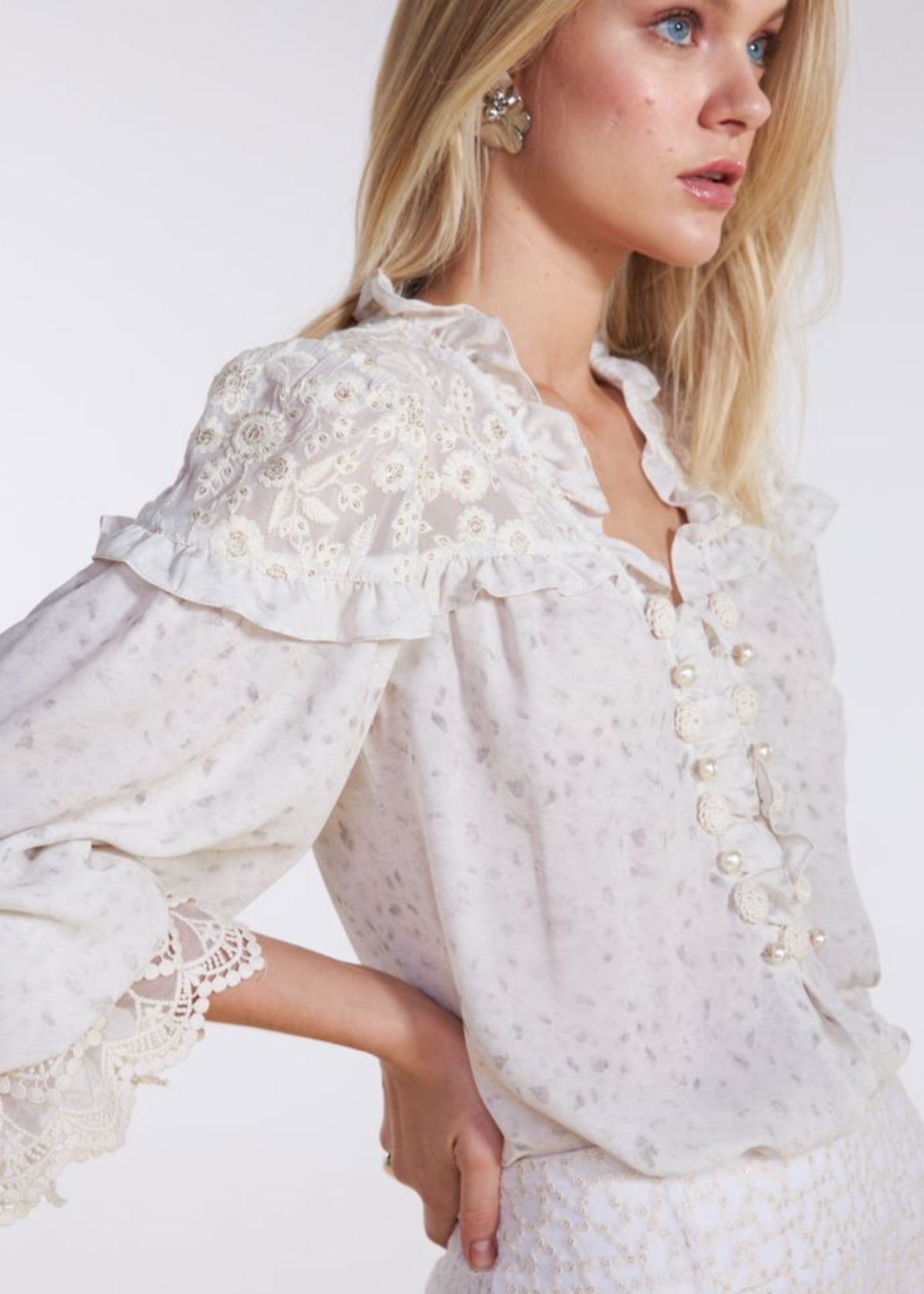 Conjunto pantalón y camisa encaje