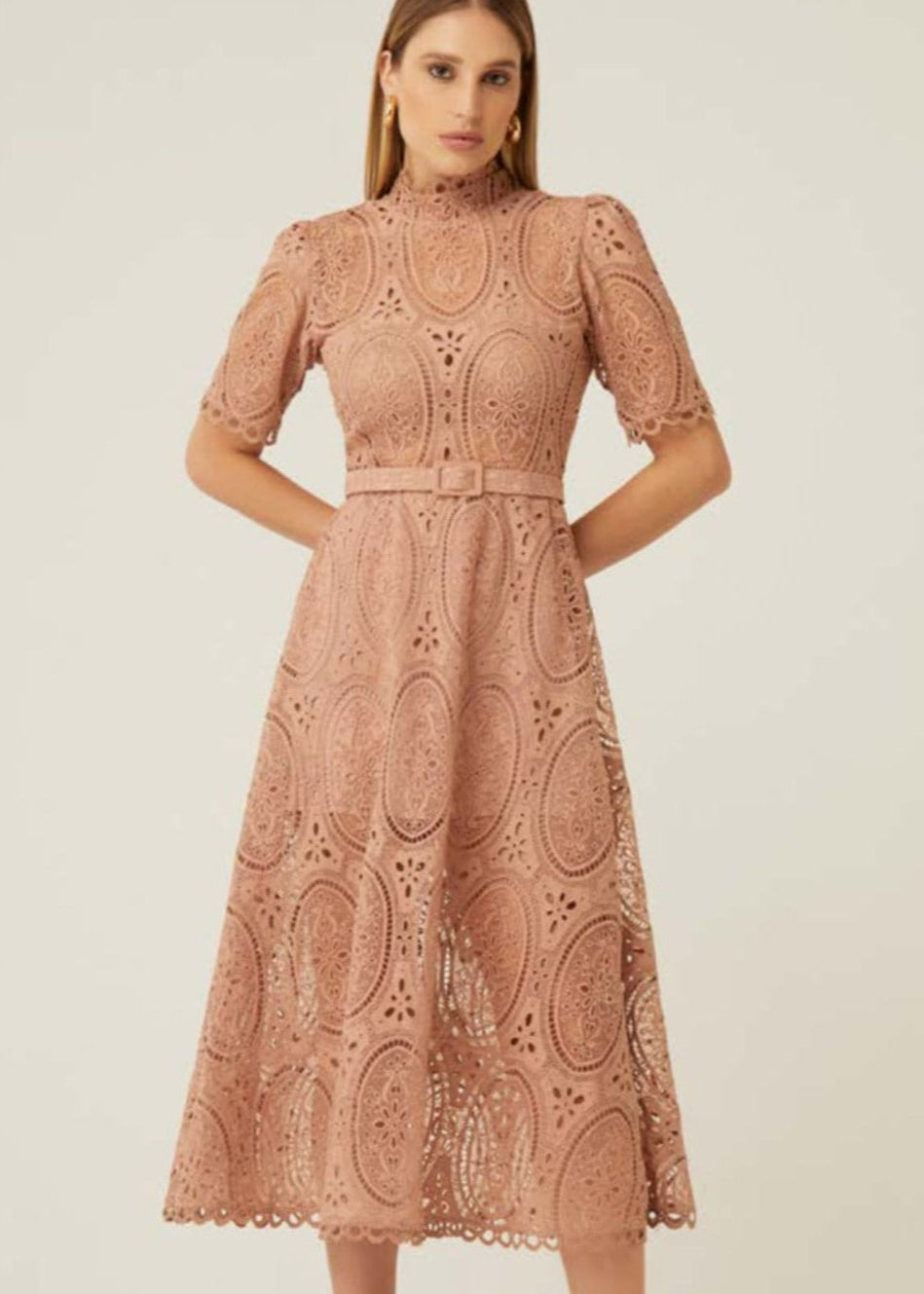 Vestido encaje midi