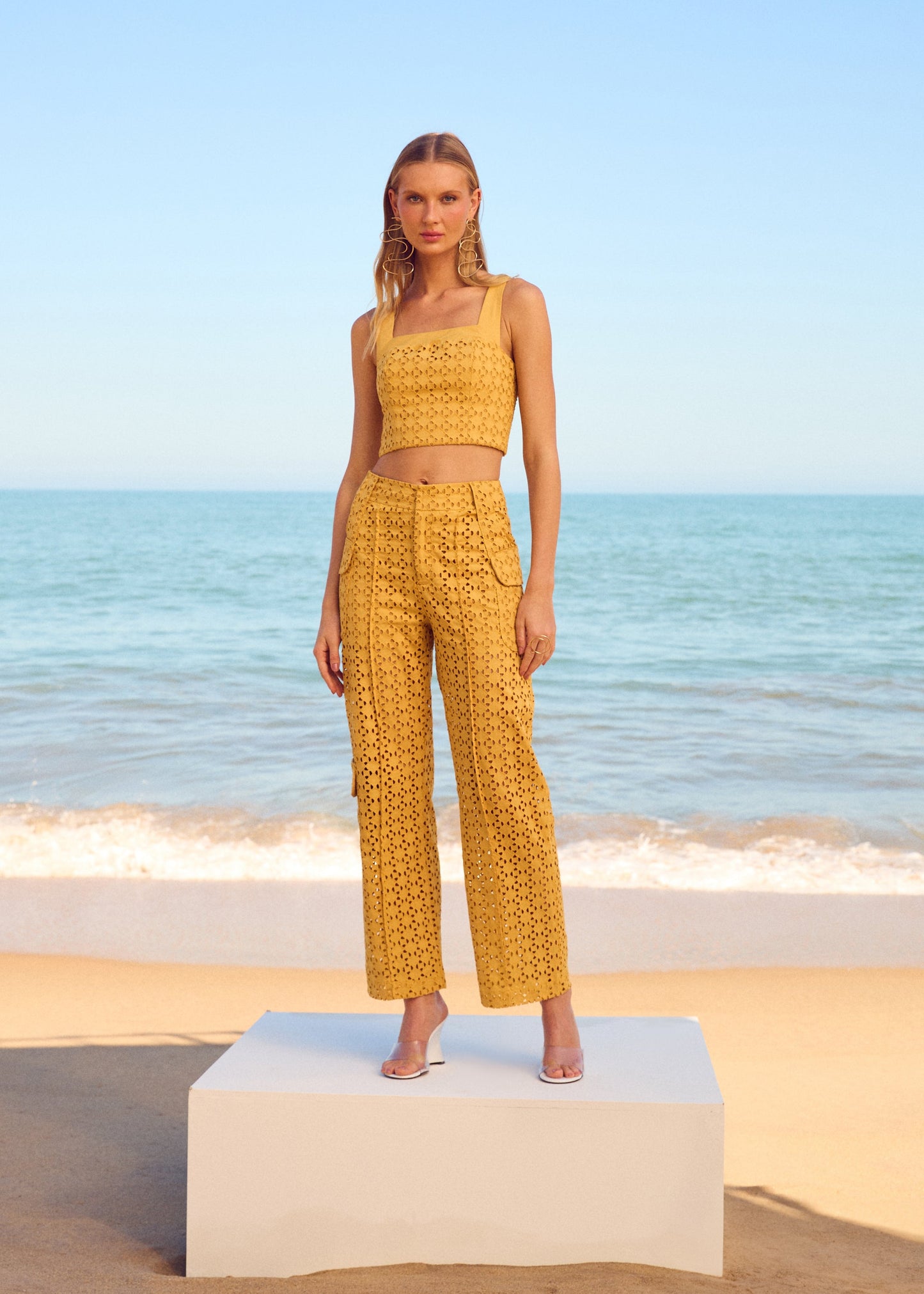 Conjunto pantalon y croptop