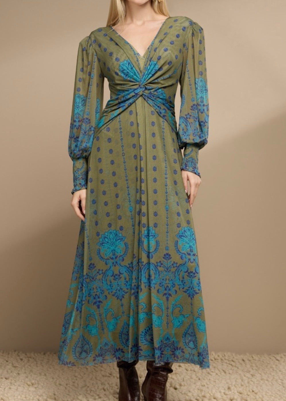 Vestido tulle midi cuello V