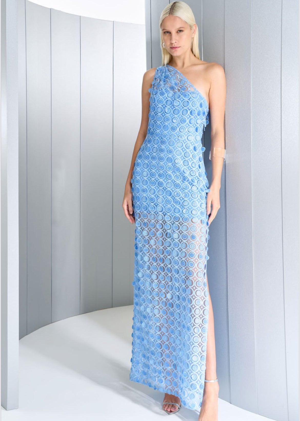 Vestido largo circulos un hombro