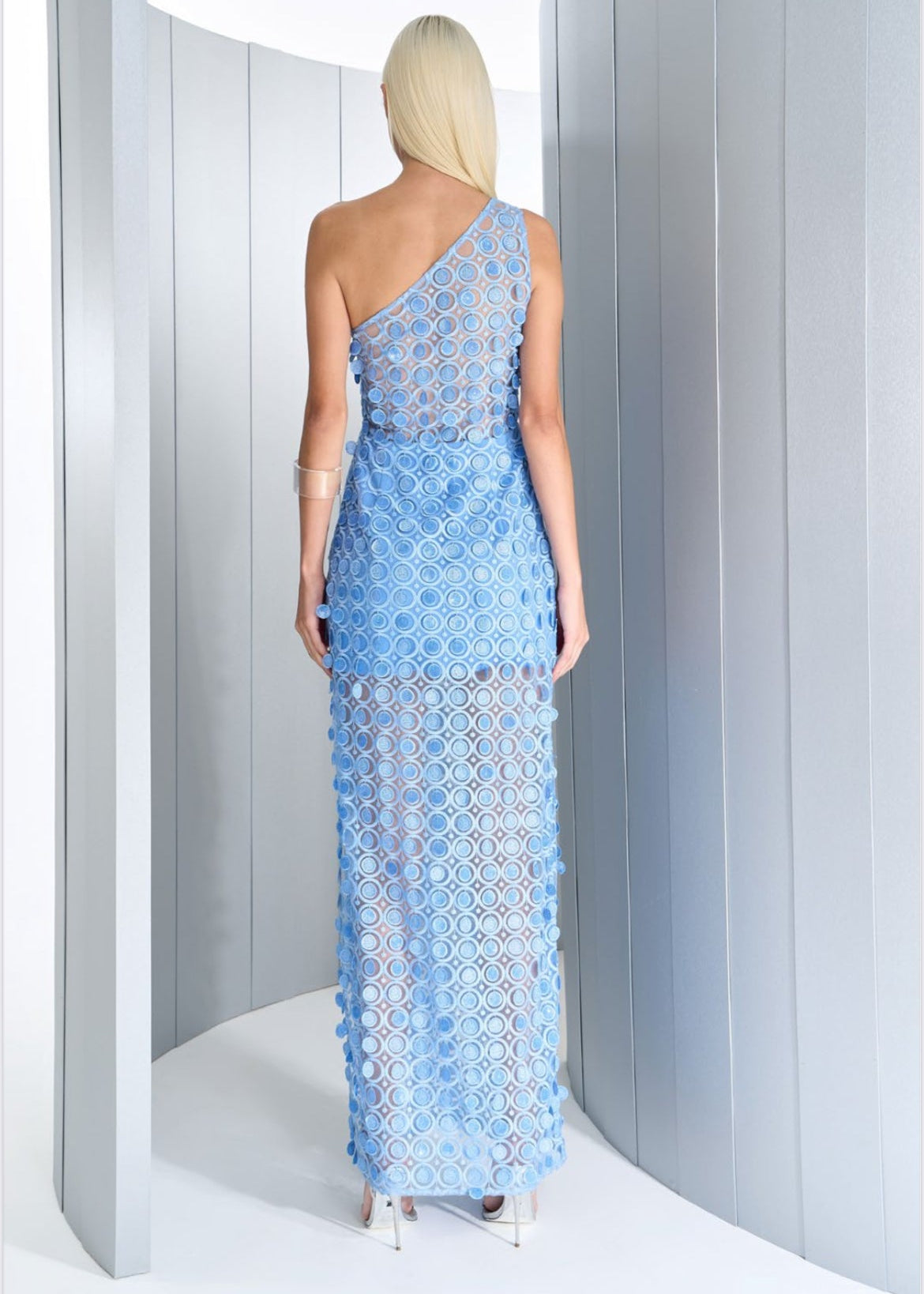 Vestido largo circulos un hombro