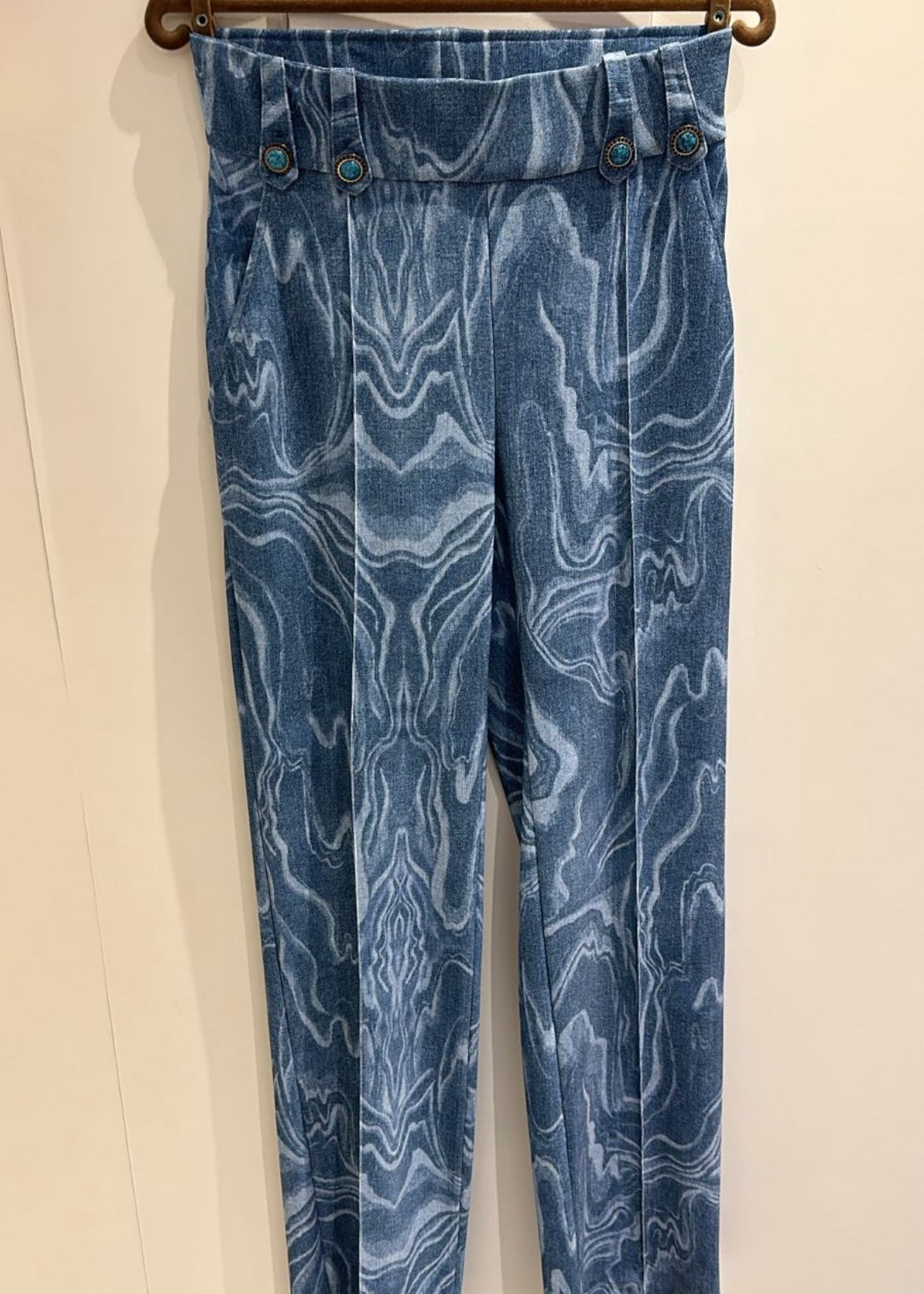 Conjunto tela tipo blue jean camisa y pant con cinturon