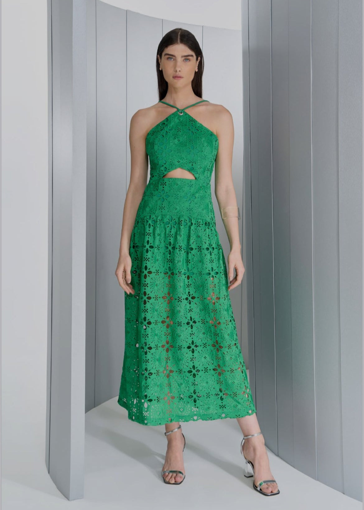Vestido midi halter encaje