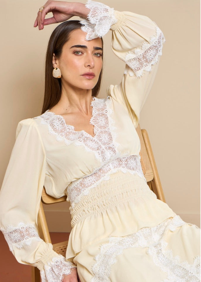 Conjunto falda y camisa detalles encaje