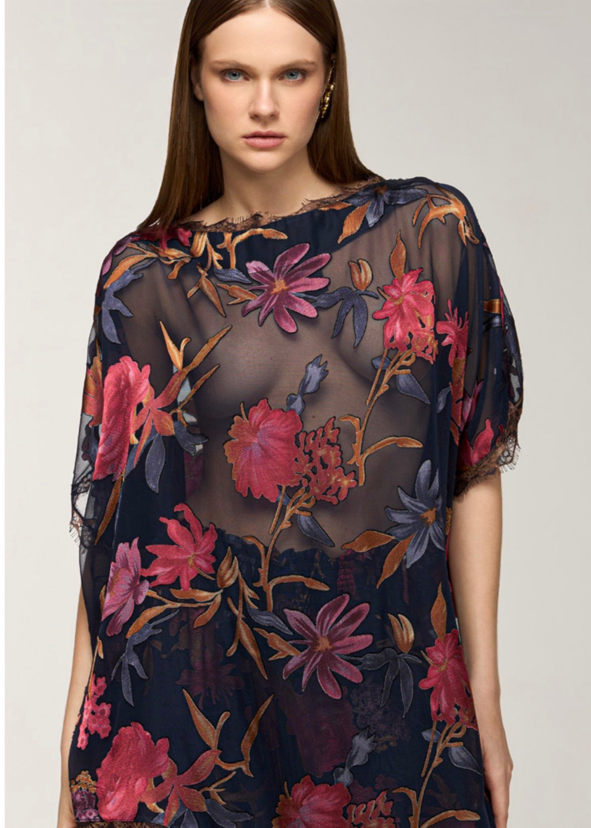 Conjunto blusa renda floral y pant aladín