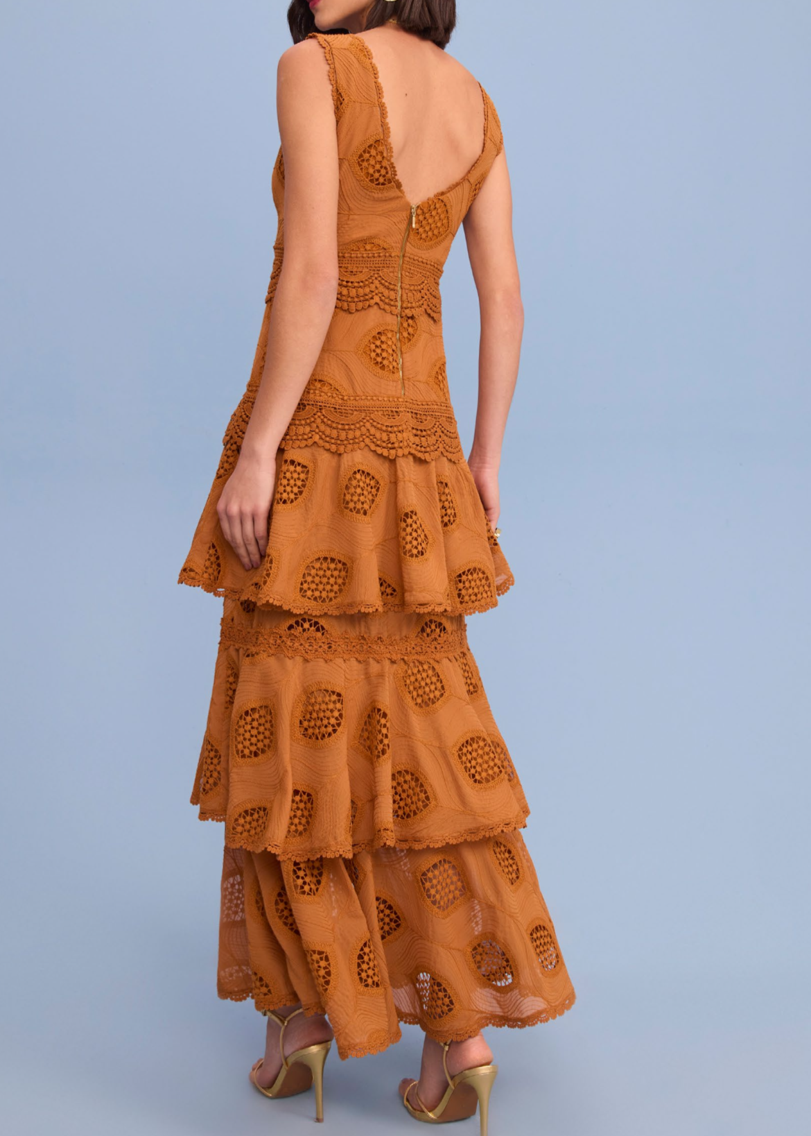 Vestido encaje falda capas volante