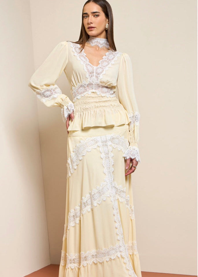 Conjunto falda y camisa detalles encaje