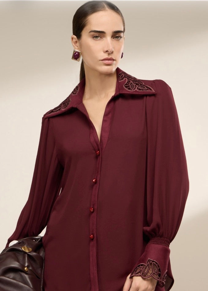 Conjunto camisa apliques encaje y velvet con pantalón
