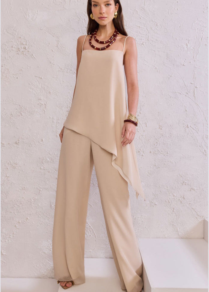 Conjunto camisa irregular con pantalón