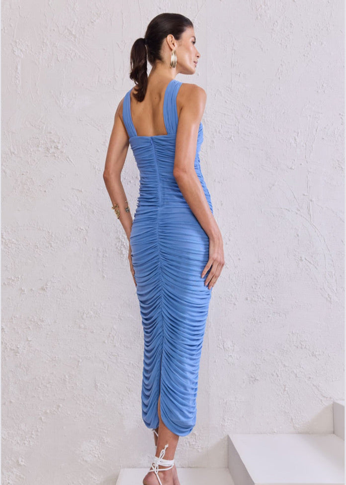 Vestido tulle arruchado midi