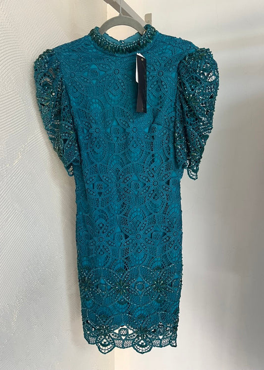 Vestido corto encaje y canutillo