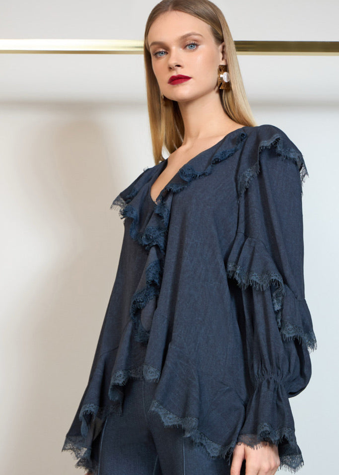 Conjunto blusa volantes y pantalón bordado