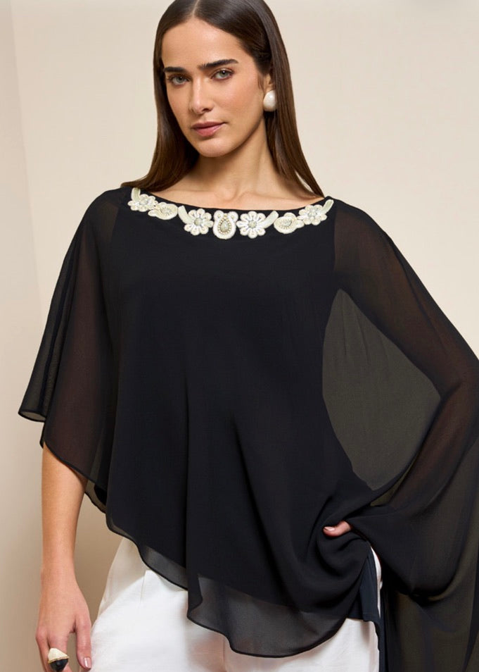 Blusa asimetrica chiffón con aplique