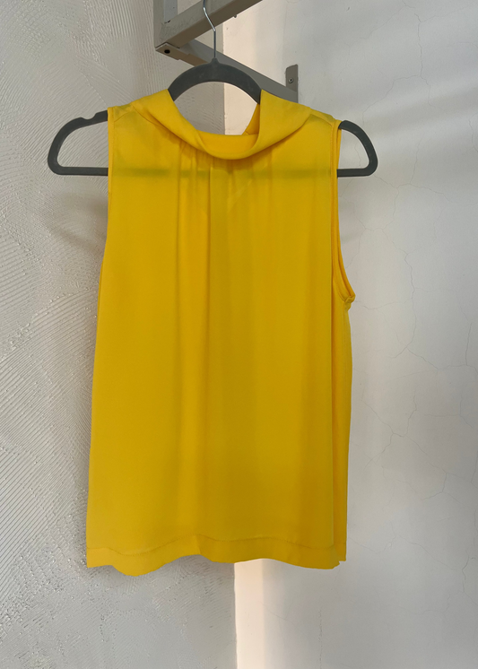 Camisa cuello amarrado sin mangas