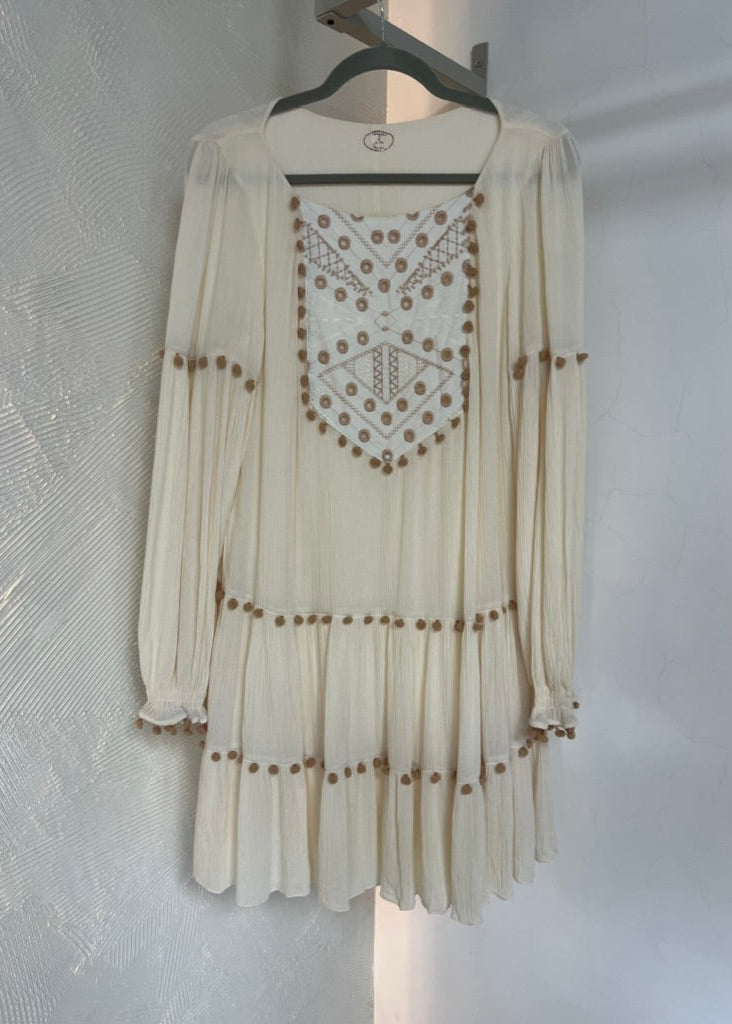 Vestido corto pompones