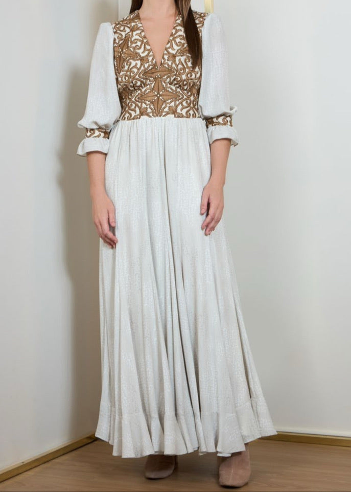 Vestido largo bordado