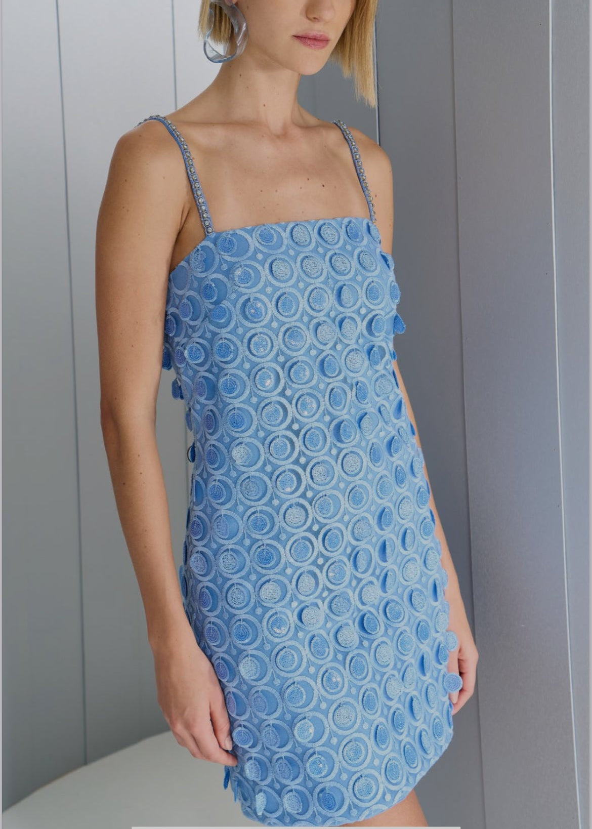 Vestido corto encaje circulos