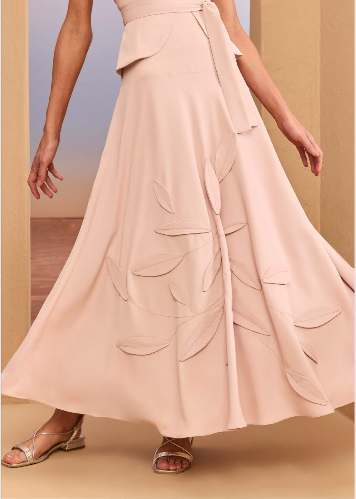 Vestido largo hojas 3d con cinturón