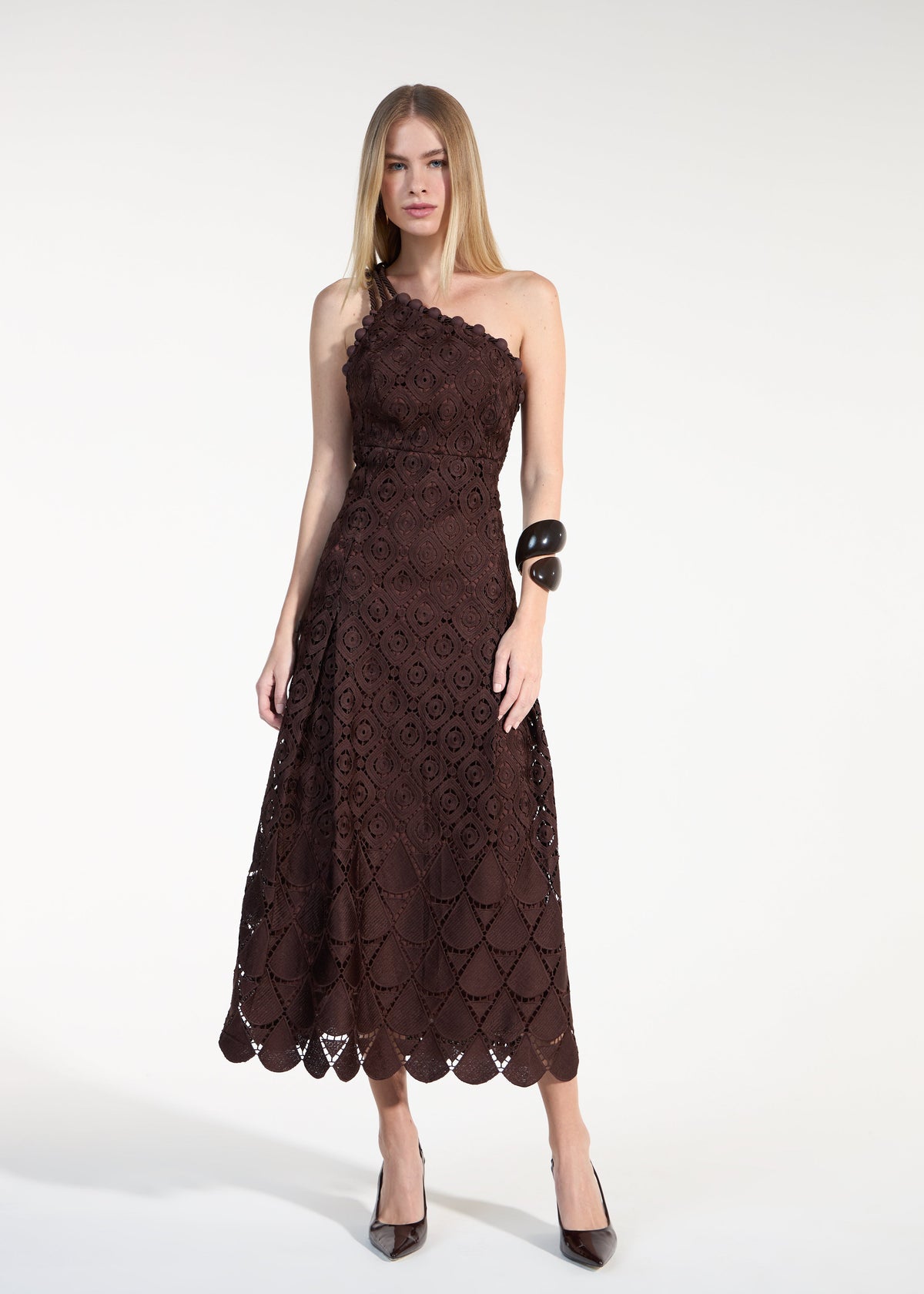 Vestido midi encaje un hombro