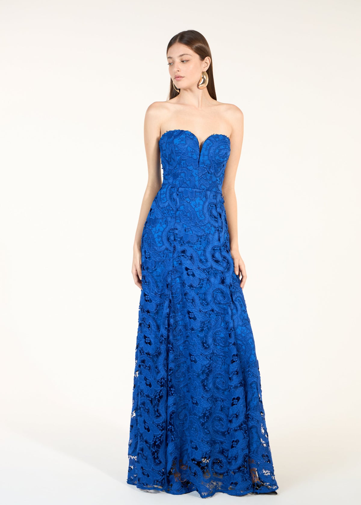 Vestido largo strapless encaje
