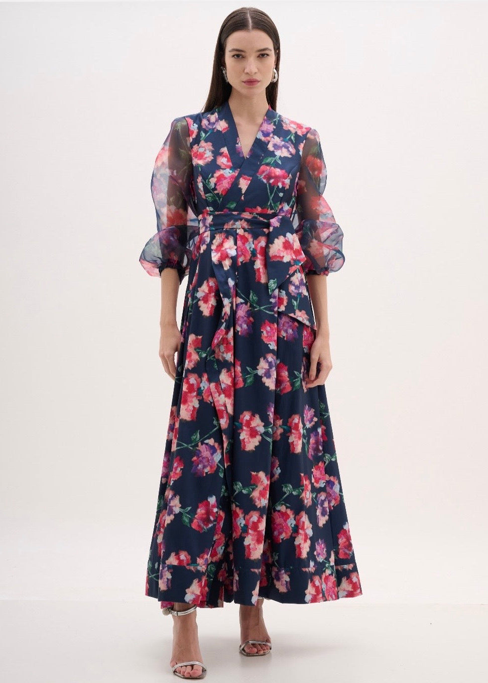 Vestido cuello V con mangas tulle estampado