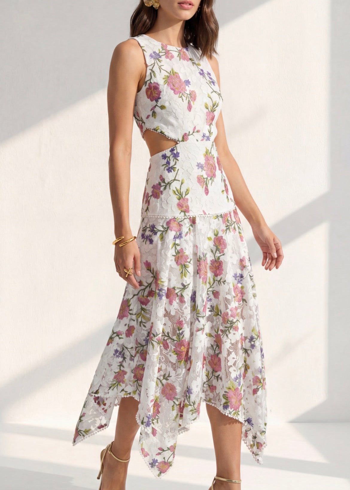 Vestido Aline encaje flores cutout falda picos