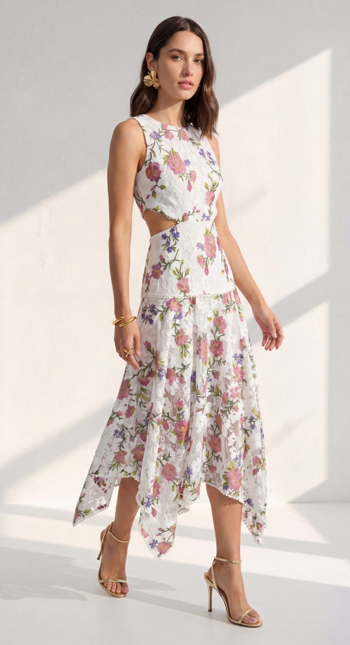 Vestido Aline encaje flores cutout falda picos